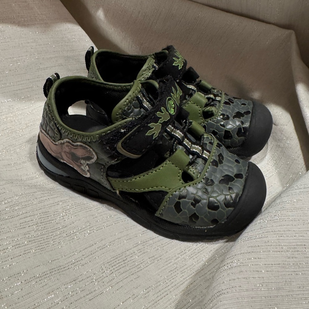 Kids Green Camouflage Jurassic World Sandals - Picture 1 of 6